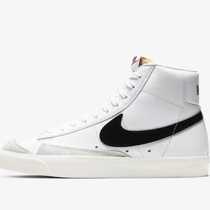 Nike Blazer Mid '77
Women's Shoes, 8.5 Men size( W10 US)
